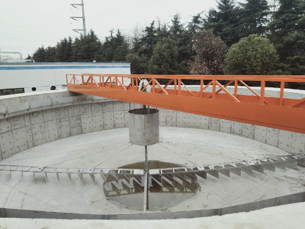 桁車式刮吸泥機